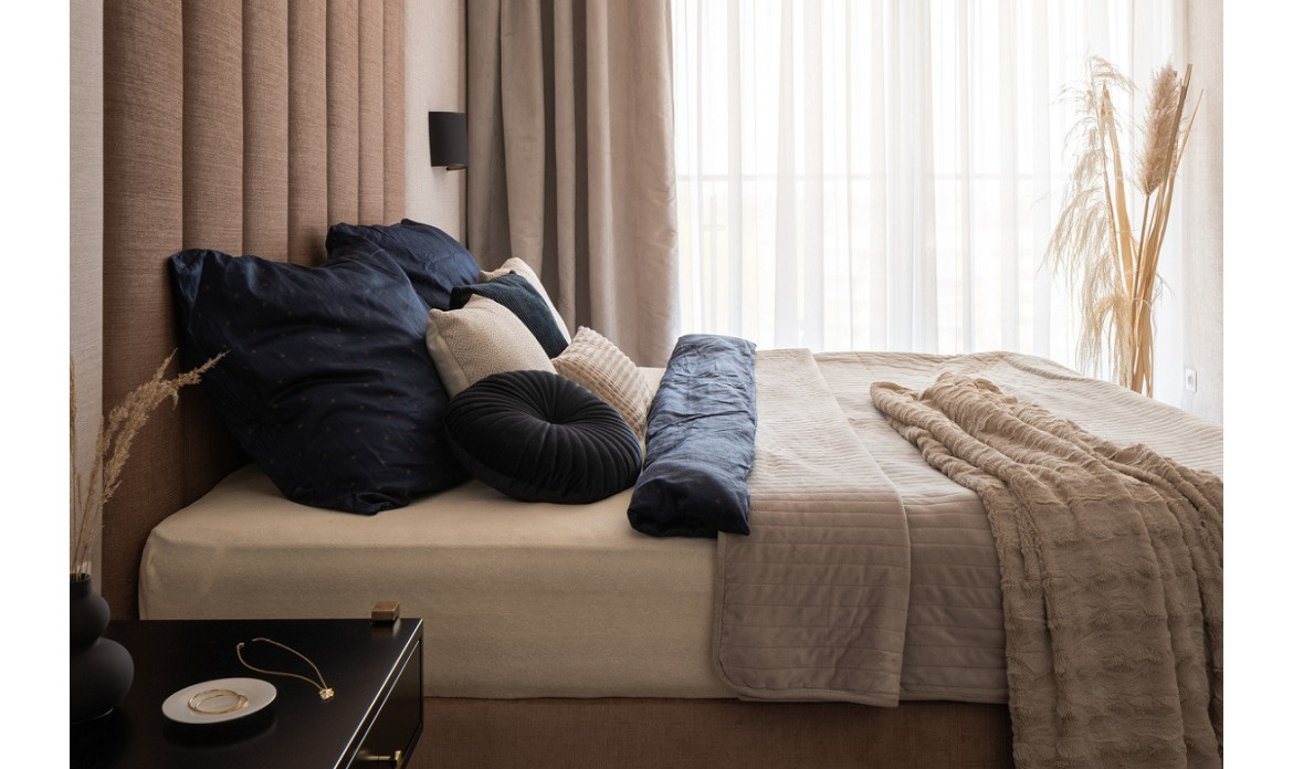 Jakie łóżko wybrać do sypialni w stylu glamour?